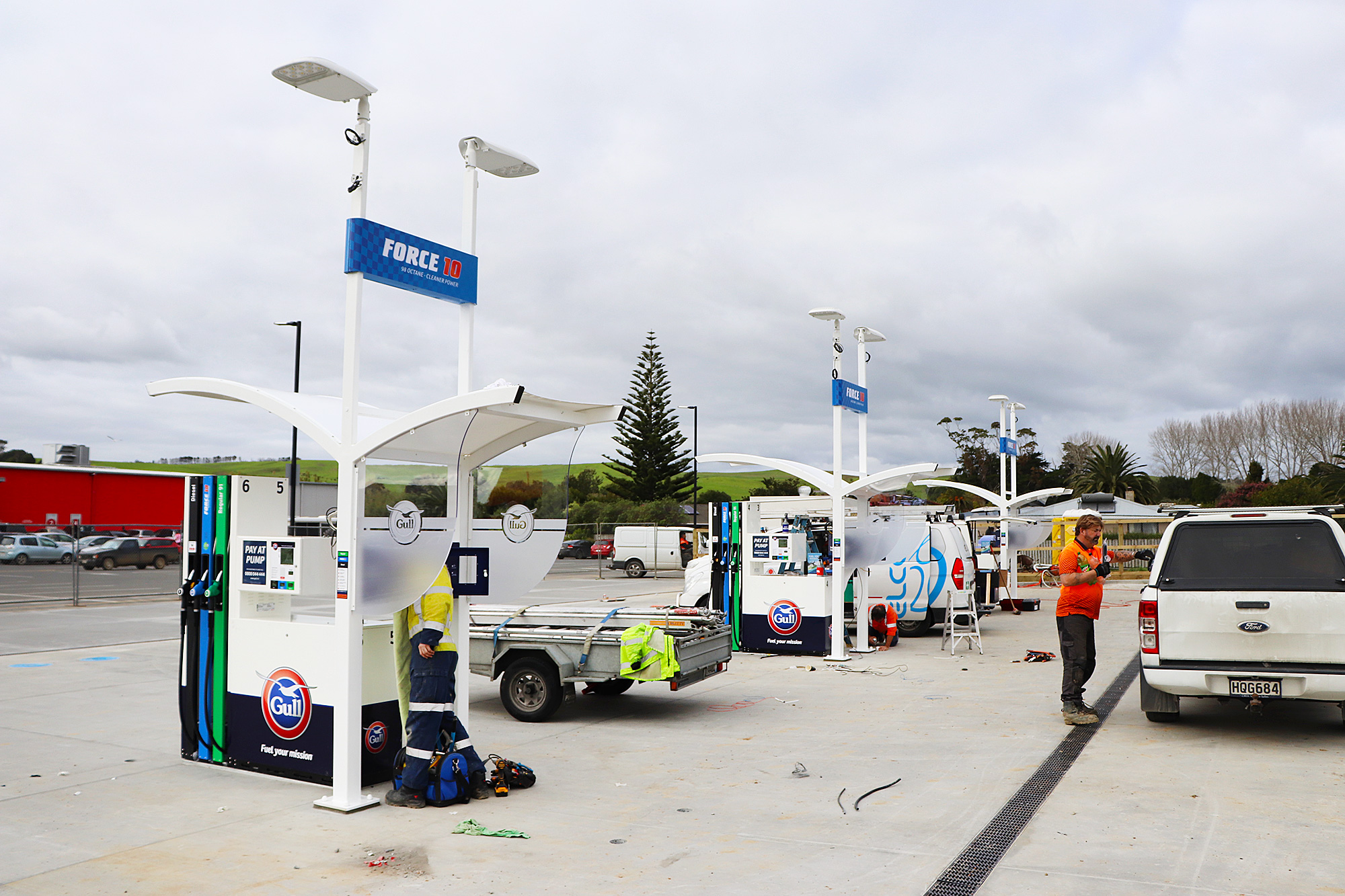 Sign installation at Gull Kaitaia