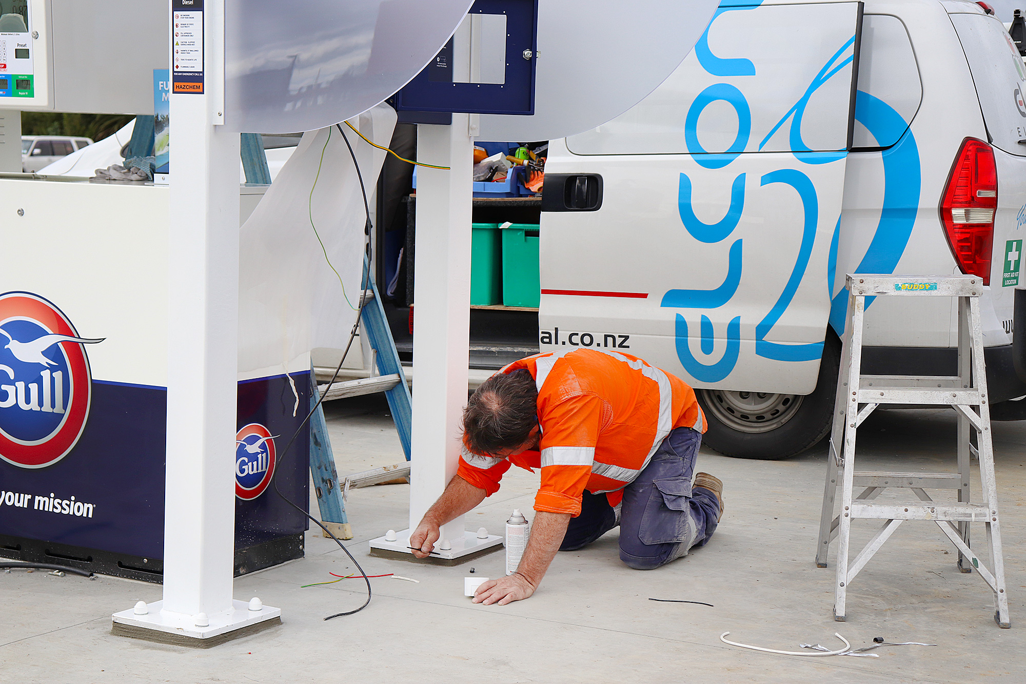 Xtream signs paying attention to detail during sign installation at Gull Kaitiaia
